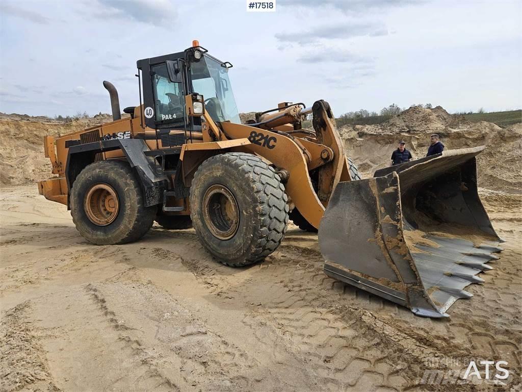 CASE 821C Naudoti ratiniai krautuvai