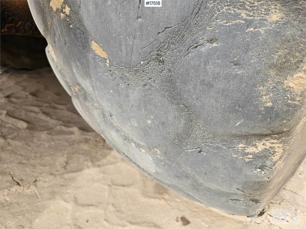 CASE 821C Naudoti ratiniai krautuvai