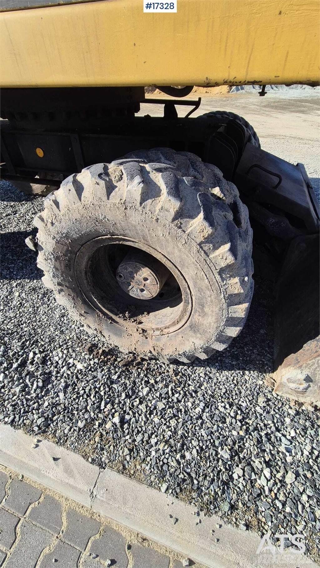 CAT 212BFT Ratiniai ekskavatoriai