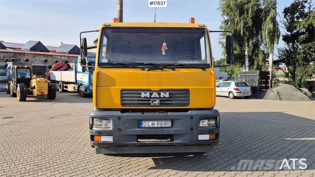 MAN 18.225 LC Savivarčių priekabų vilkikai