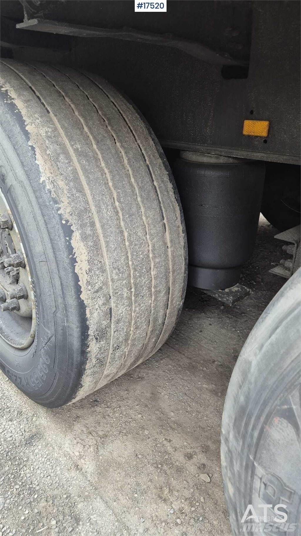 Schmitz SKO 24 Tentinės puspriekabės
