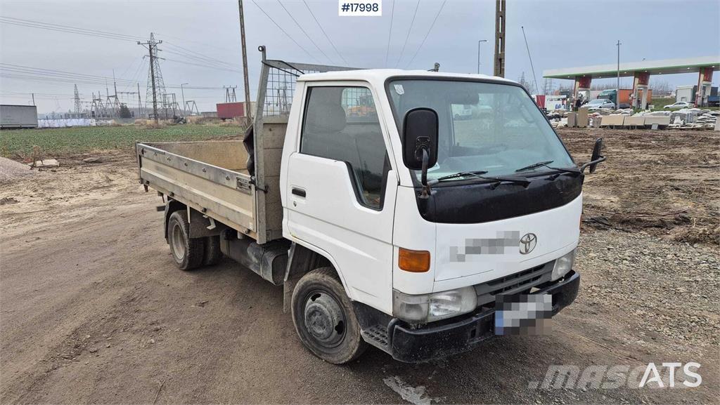 Toyota Dyna Savivarčių priekabų vilkikai