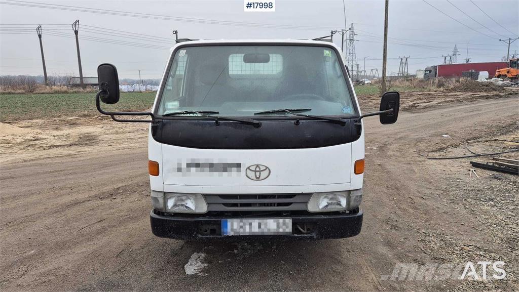Toyota Dyna Savivarčių priekabų vilkikai