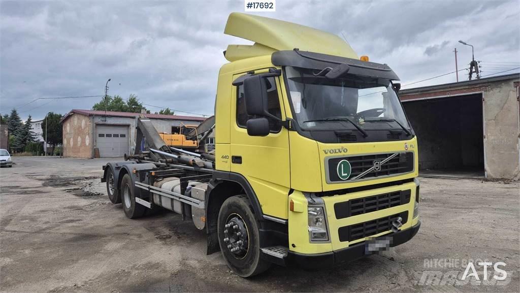 Volvo FM 440 Sunkvežimiai su keliamuoju kabliu