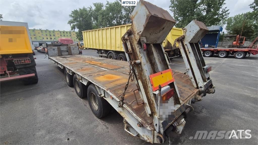 Zremb NS 300 Žemo iškrovimo puspriekabės