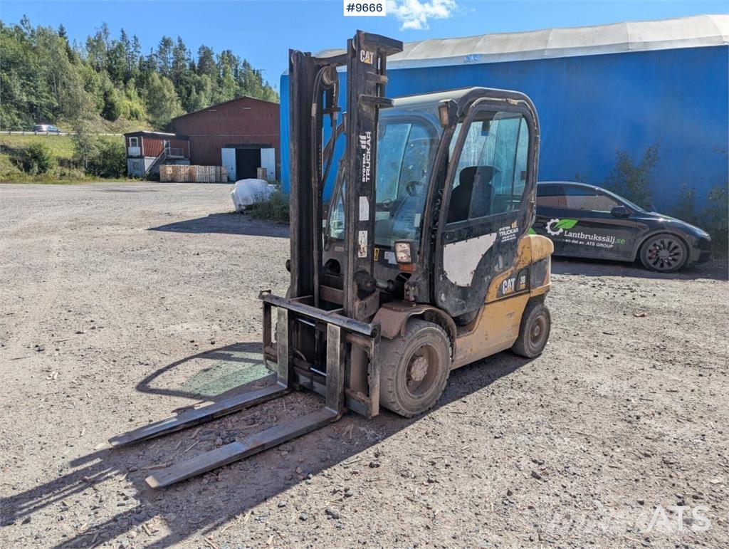 CAT DP30N Dyzeliniai krautuvai