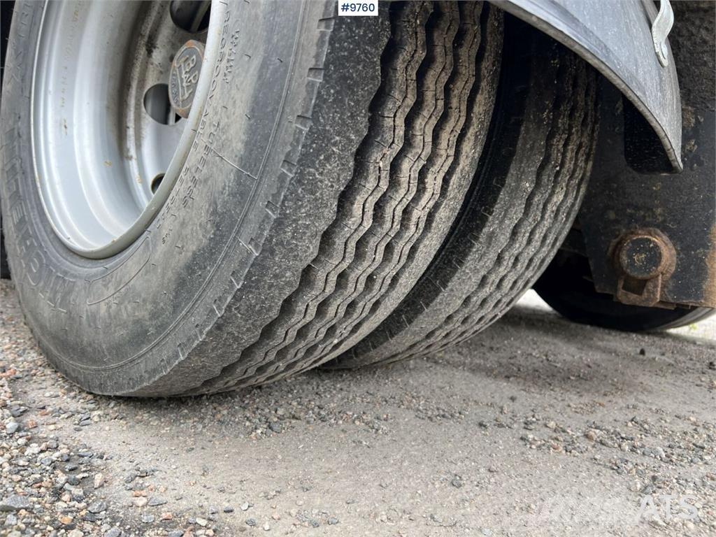 Ekeri S8-N Puspriekabės su izoterminiu kėbulu