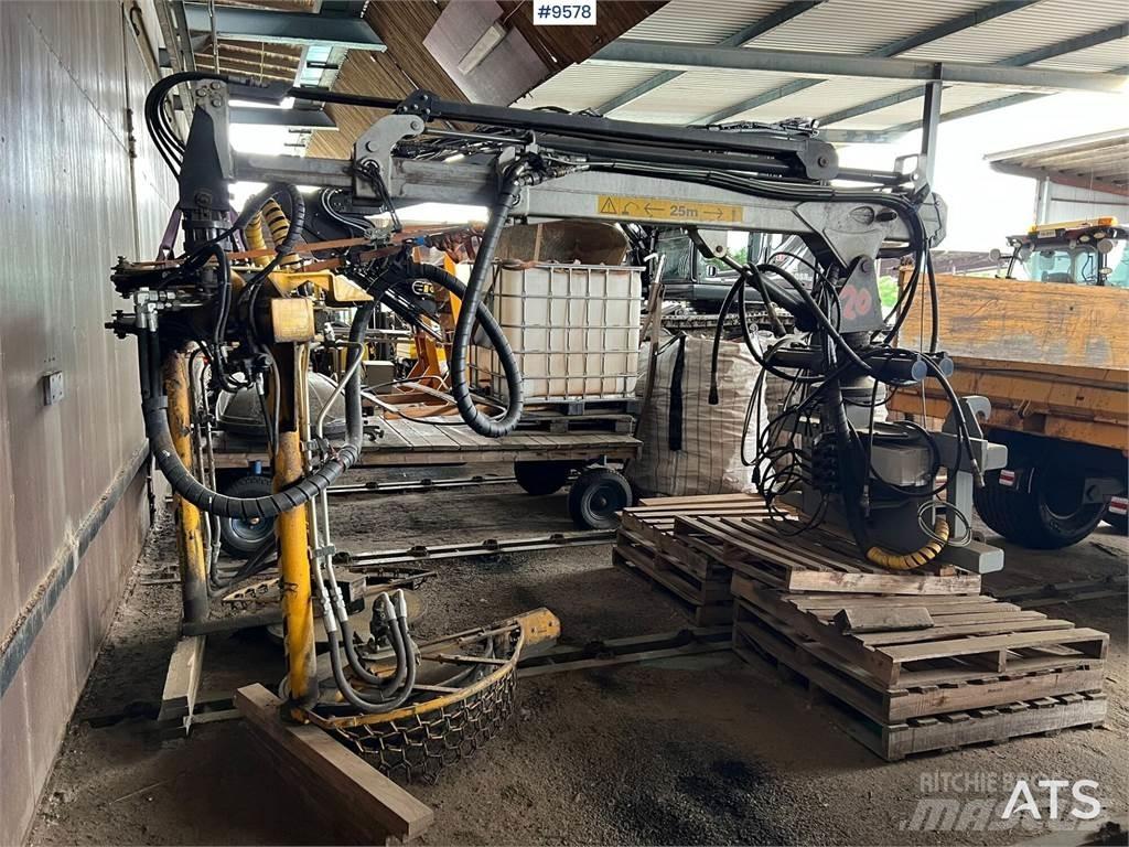  Hinnagårds T125B Asfalto smulkinimo technika