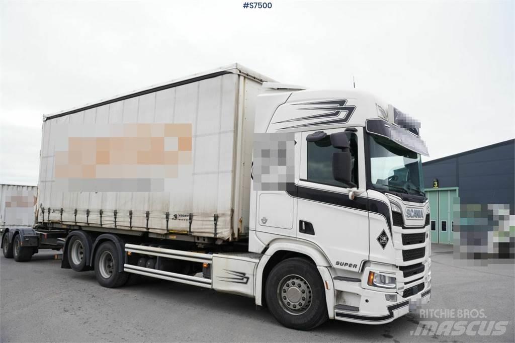 Scania R580 Sunkvežimiai su dengtu kėbulu