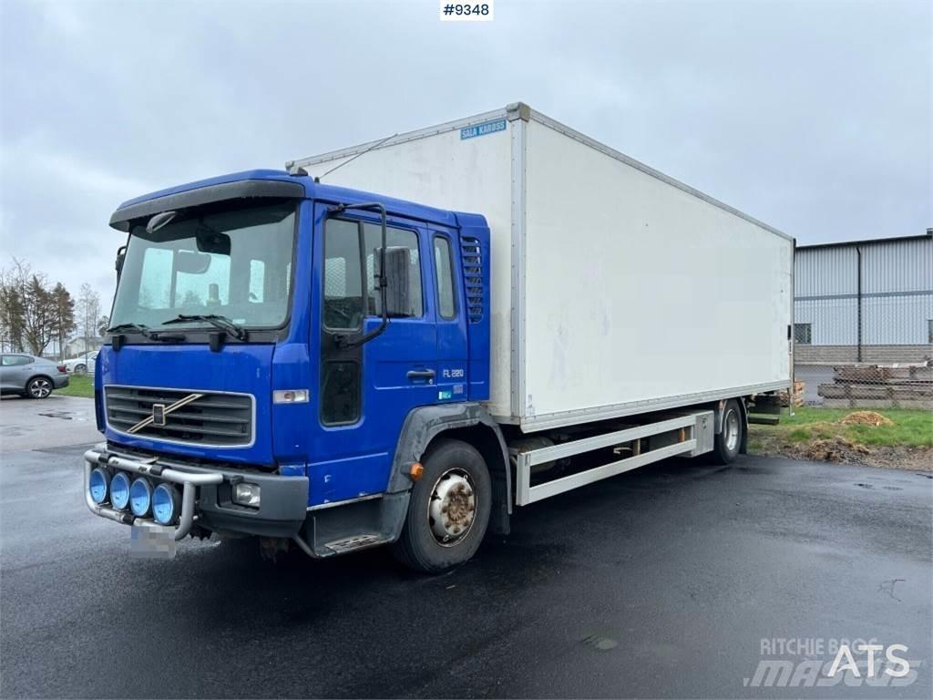 Volvo FL6 4X2 Sunkvežimiai su dengtu kėbulu