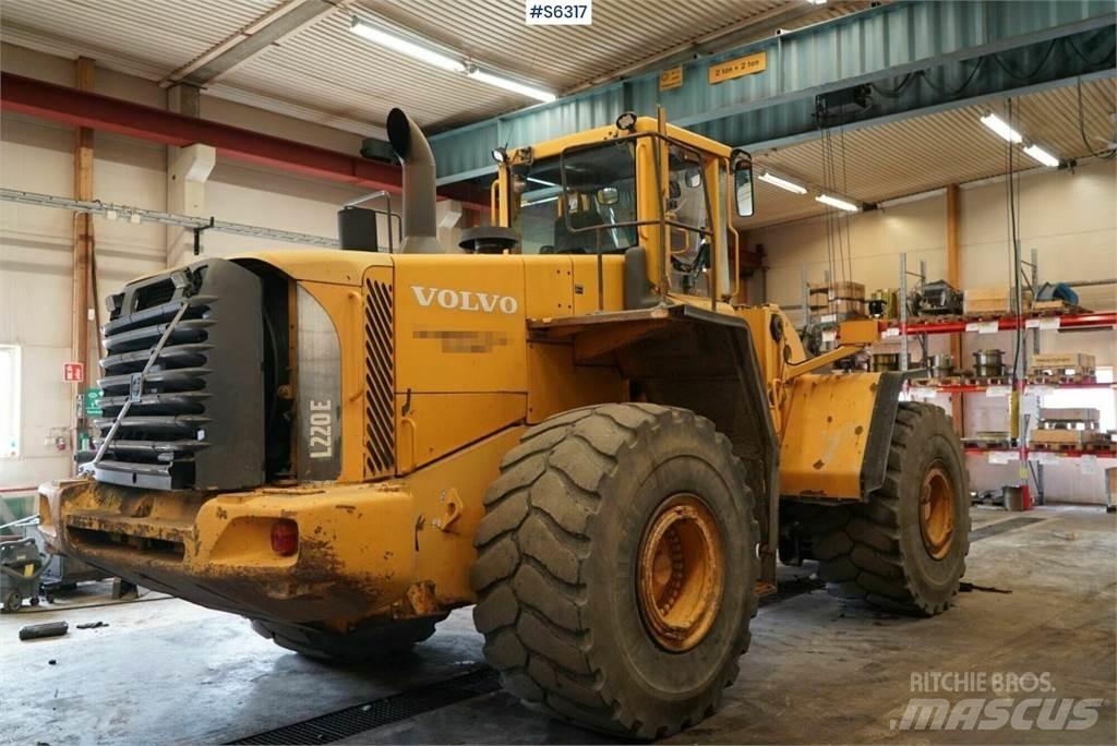 Volvo L220E Naudoti ratiniai krautuvai