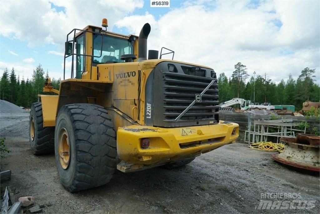 Volvo L220F Naudoti ratiniai krautuvai