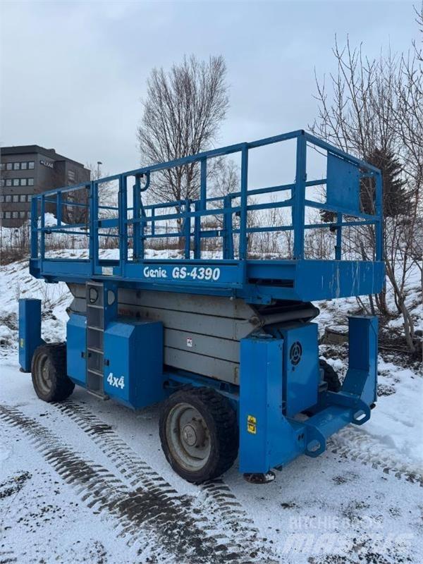Genie 4390 Žirkliniai keltuvai