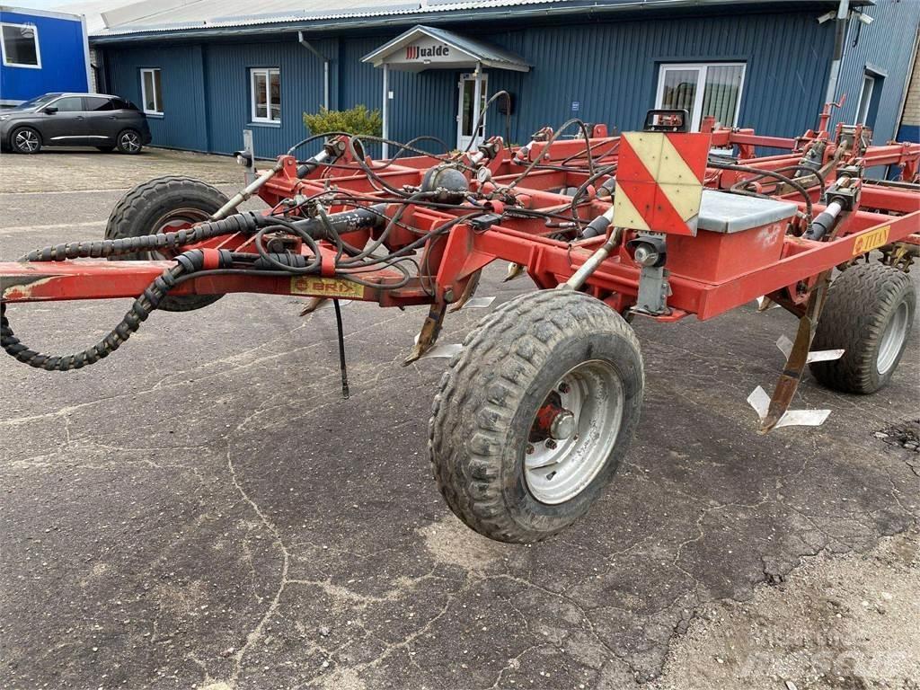 Brix Titan 11/ 300 Sunkiosios lauko akėčios