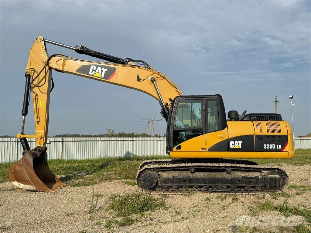 CAT 323 D Vikšriniai ekskavatoriai