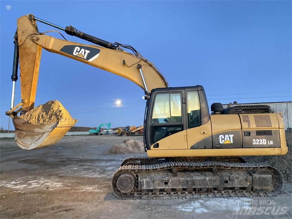 CAT 323 DLN Vikšriniai ekskavatoriai