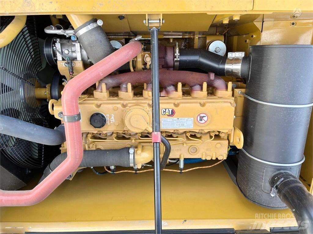 CAT 323D3 Vikšriniai ekskavatoriai