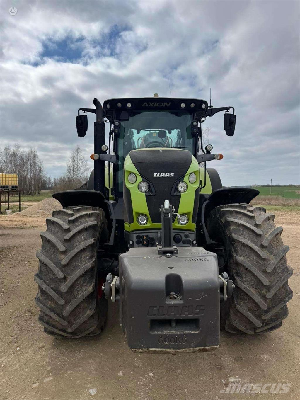 CLAAS Axion 870 Traktoriai