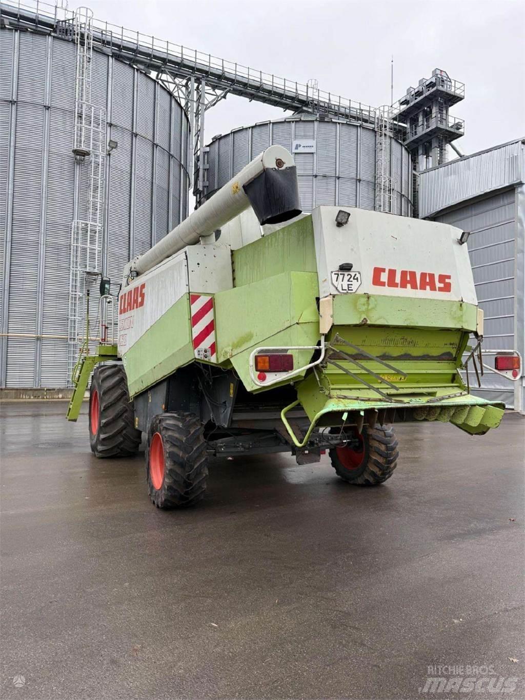 CLAAS LEXION 460 Derliaus nuėmimo kombainai
