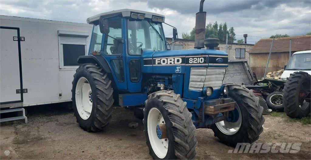 Ford 8210 Traktoriai