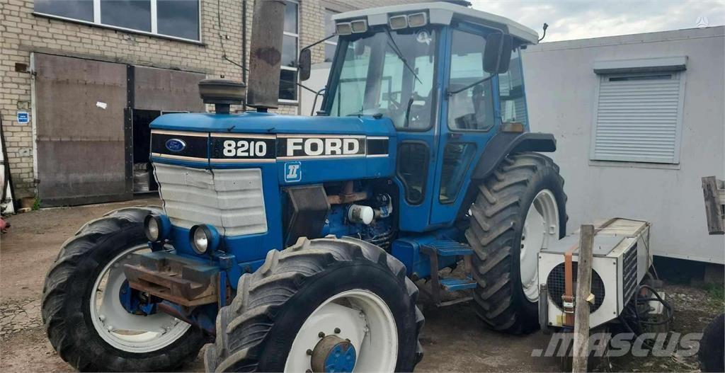 Ford 8210 Traktoriai