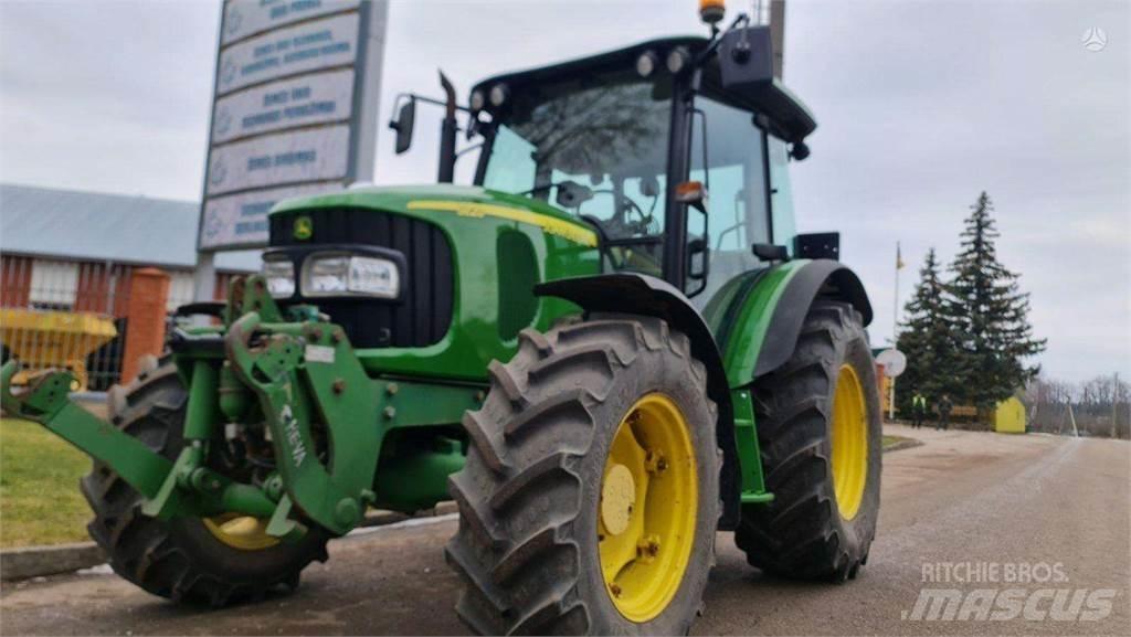 John Deere 5820 Traktoriai