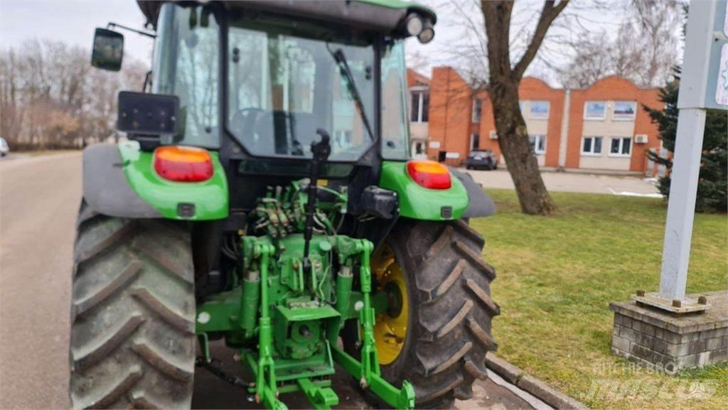 John Deere 5820 Traktoriai
