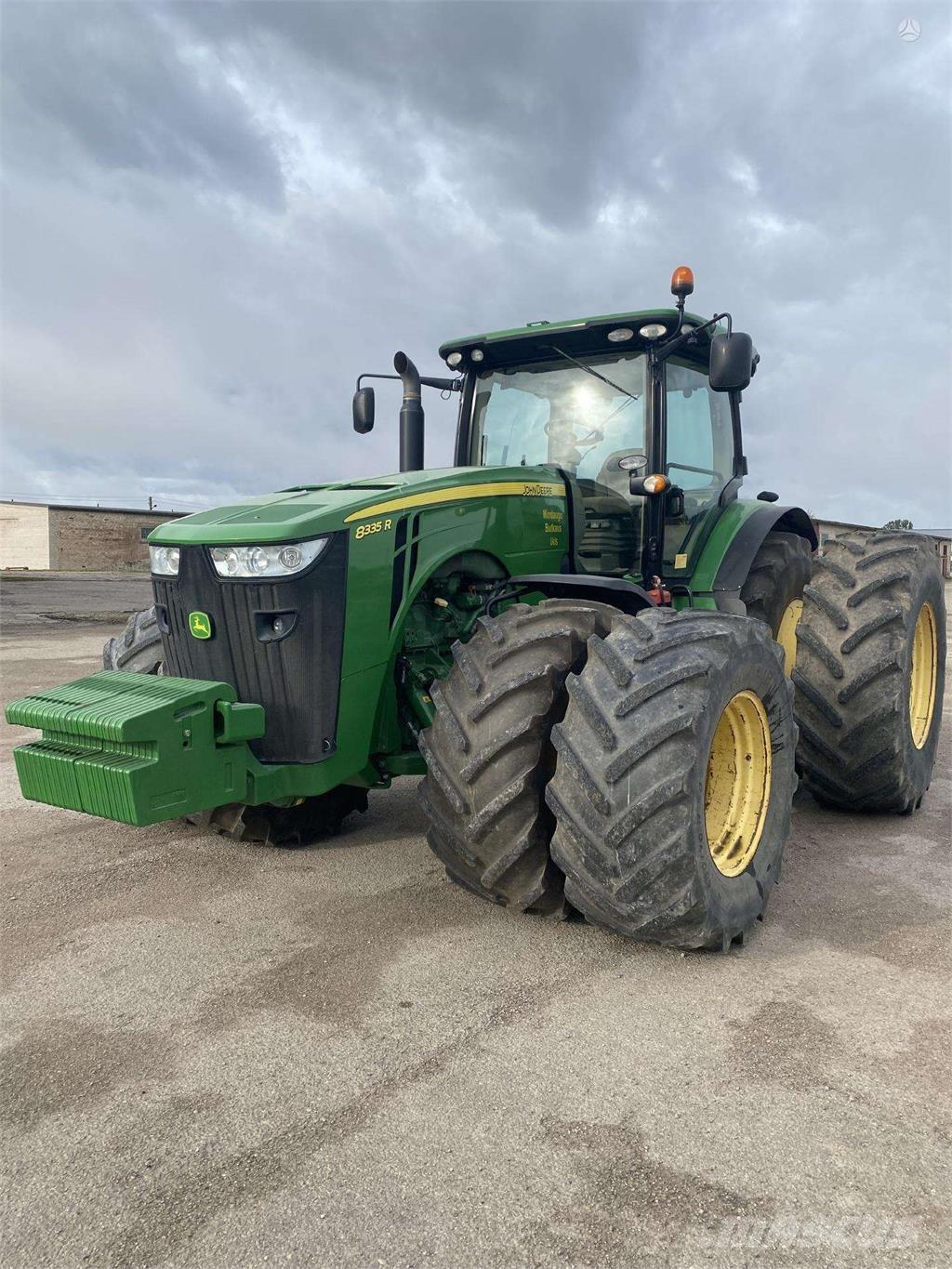 John Deere 8335R Traktoriai