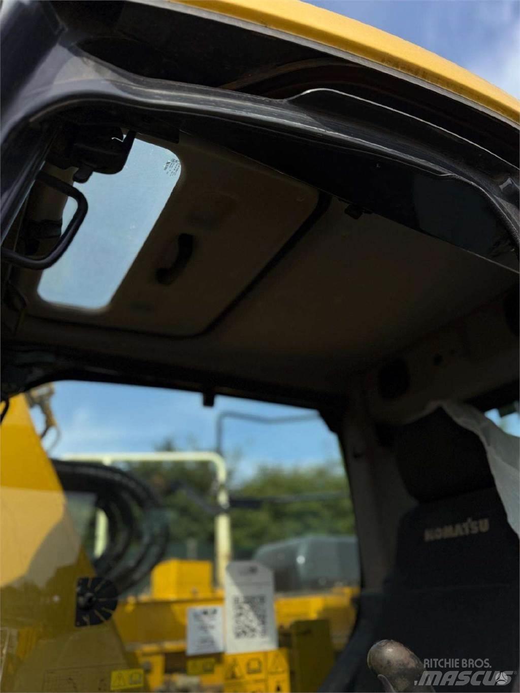Komatsu PC138US Vikšriniai ekskavatoriai