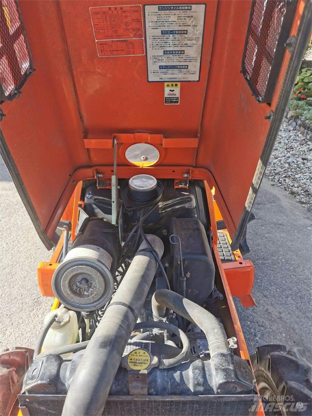 Kubota GT3 Traktoriai