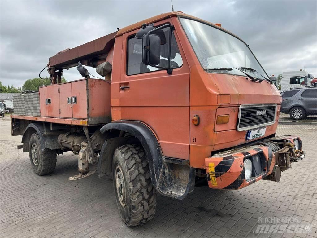 MAN 9.150 4x4 14m. Ant vilkikų montuojamos kėlimo platformos