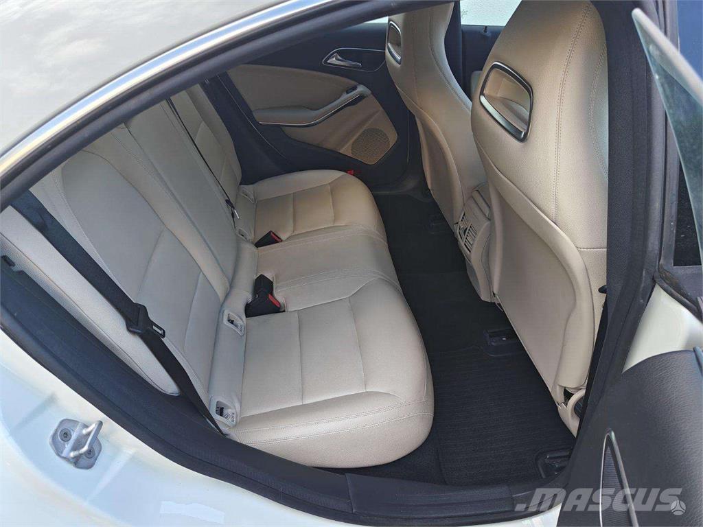 Mercedes-Benz  Lengvieji automobiliai