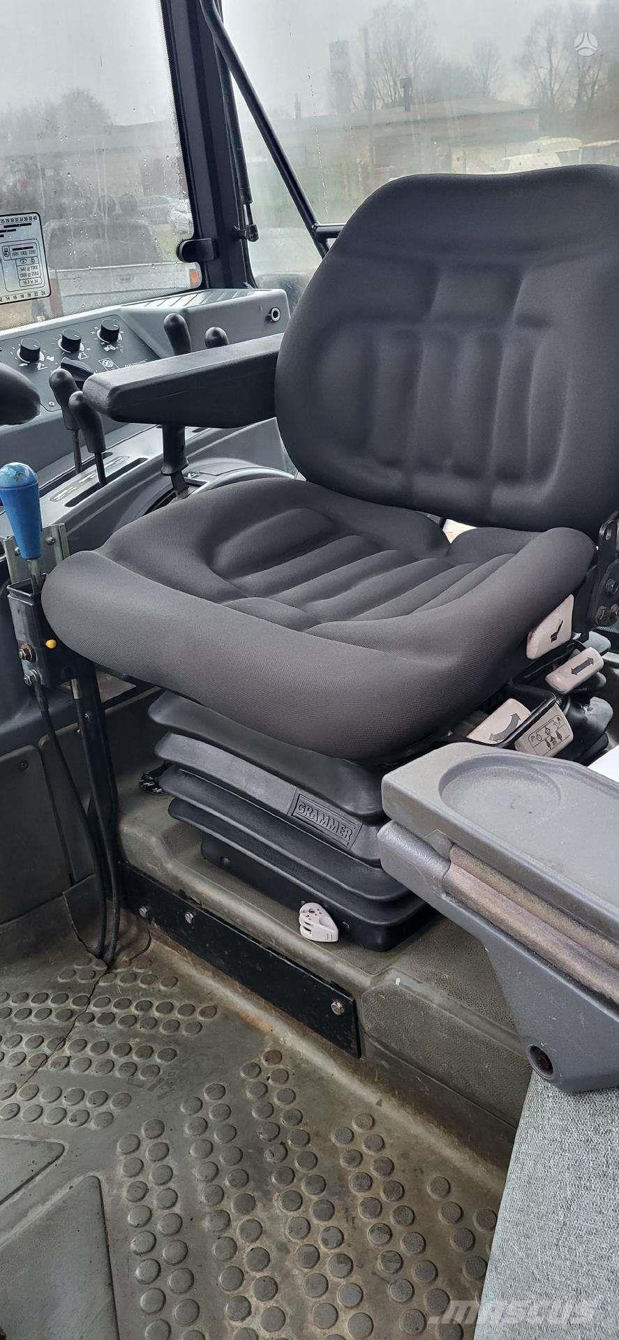 New Holland 7740 Traktoriai