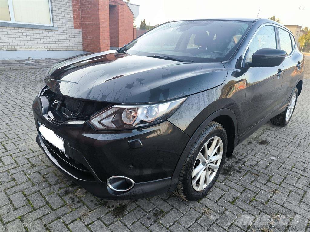 Nissan  Lengvieji automobiliai