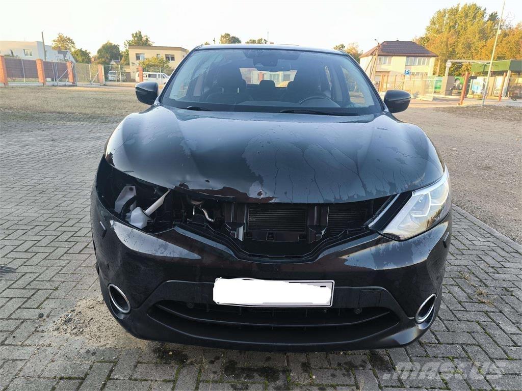 Nissan  Lengvieji automobiliai