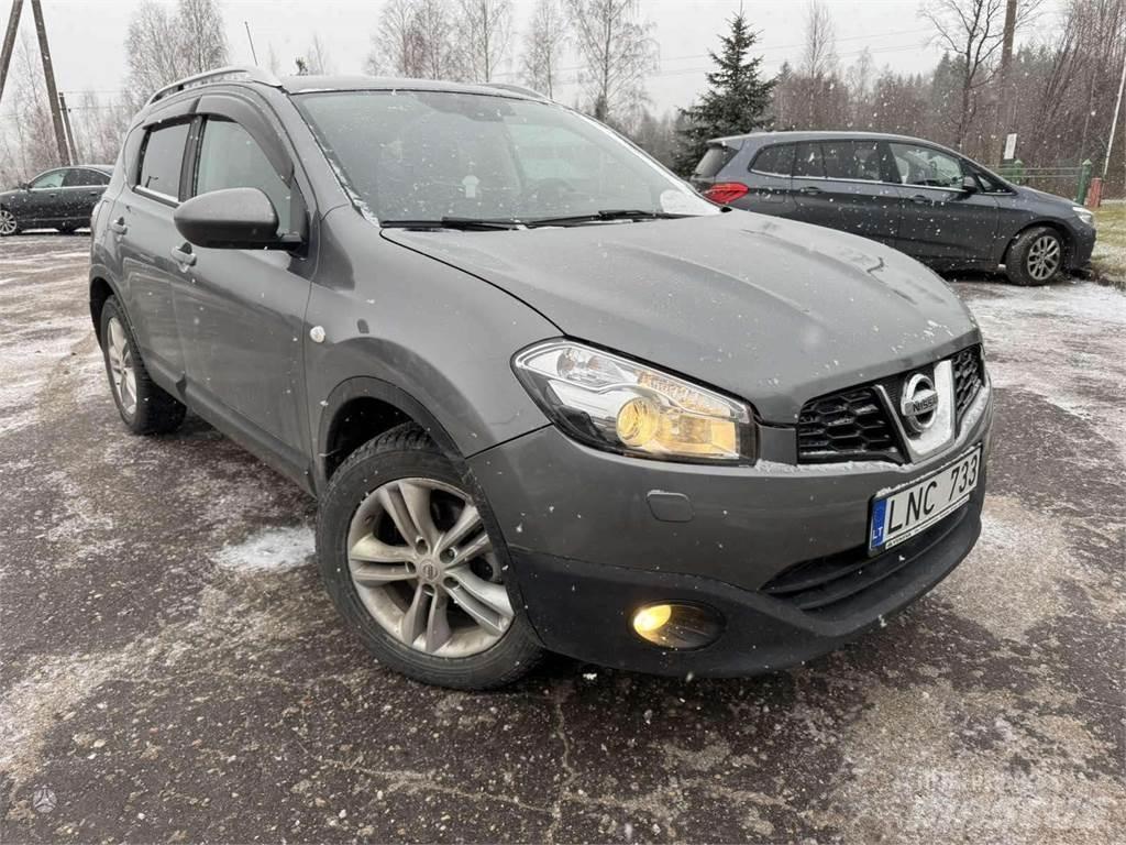 Nissan  Lengvieji automobiliai