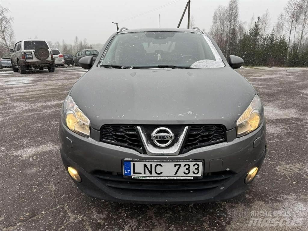 Nissan  Lengvieji automobiliai
