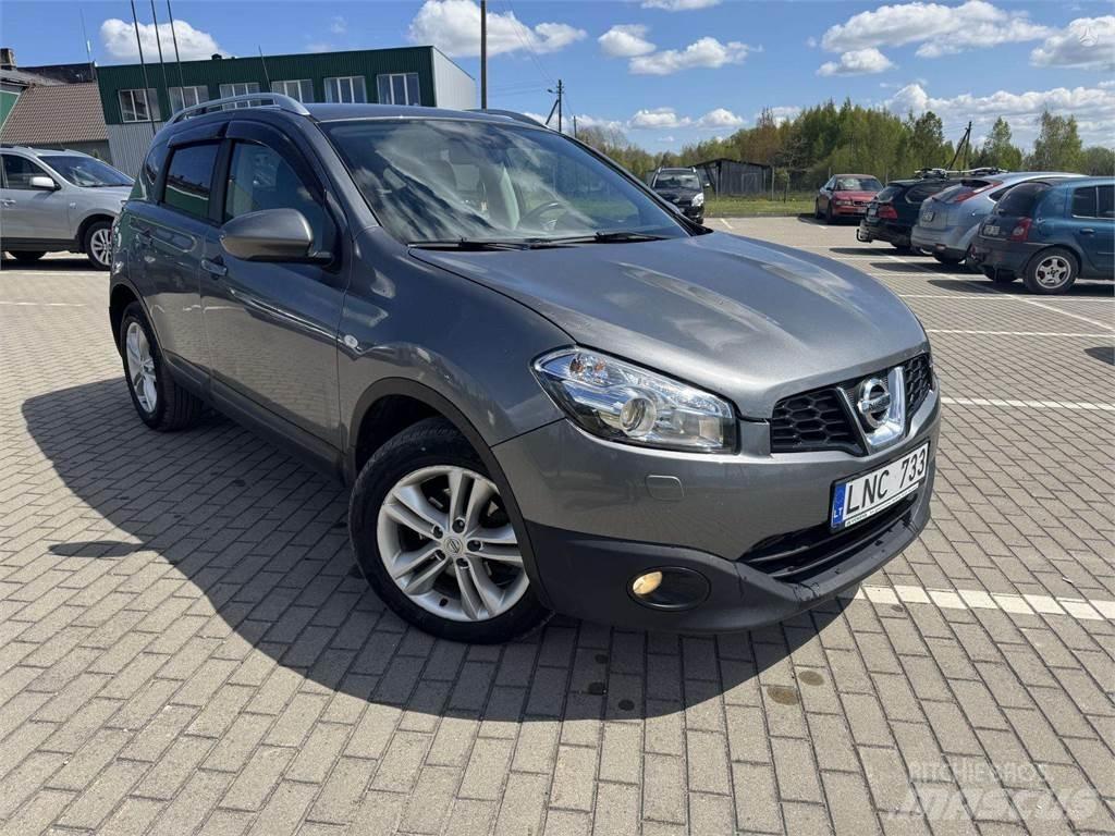 Nissan  Lengvieji automobiliai