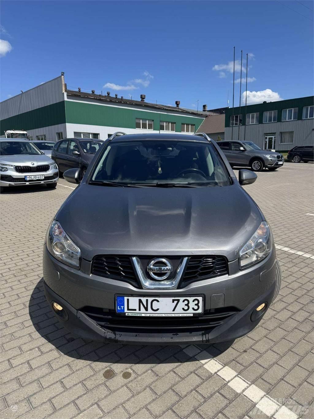Nissan  Lengvieji automobiliai