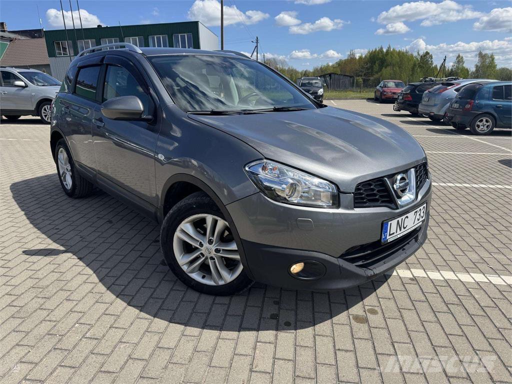 Nissan  Lengvieji automobiliai