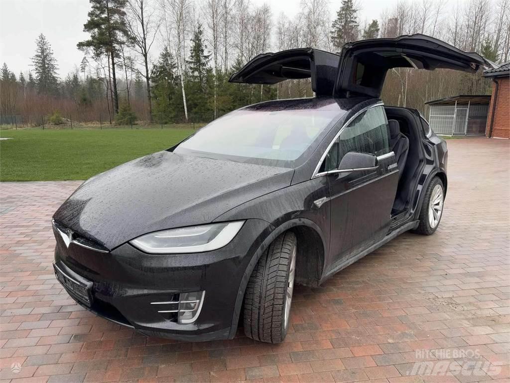 Tesla  Lengvieji automobiliai