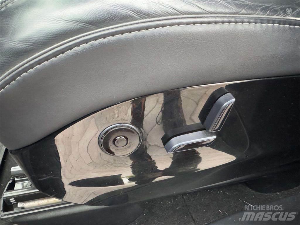 Tesla  Lengvieji automobiliai