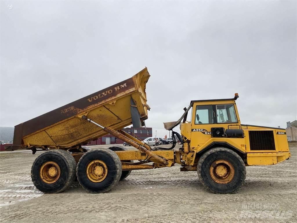 Volvo A25C , Nr.2 Karjeriniai savivarčiai