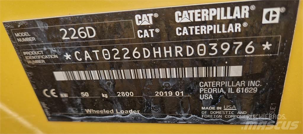 CAT 226D Krautuvai su šoniniu pasukimu