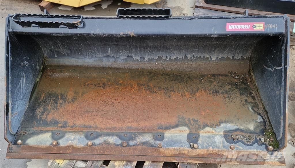 CAT 226D3 Krautuvai su šoniniu pasukimu