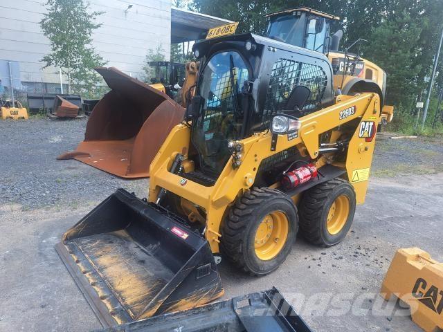 CAT 226D3 Naudoti ratiniai krautuvai