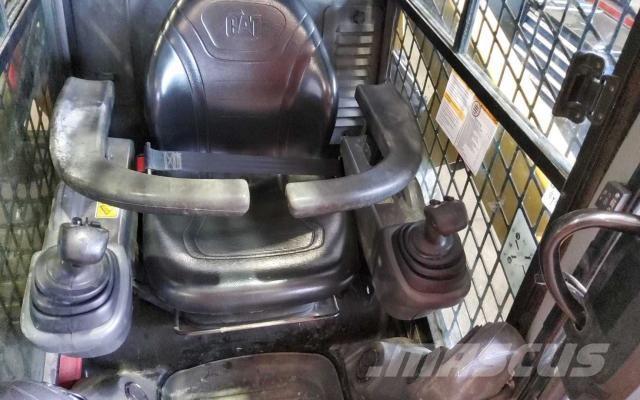 CAT 226D3 Naudoti ratiniai krautuvai