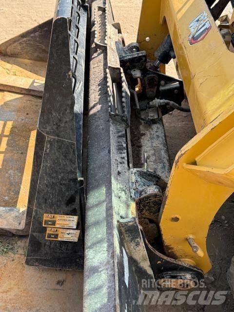 CAT 259D3 Krautuvai su šoniniu pasukimu