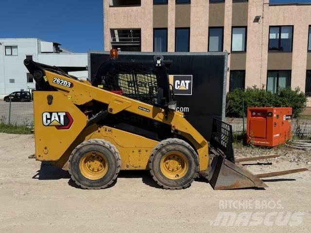 CAT 262D3 Krautuvai su šoniniu pasukimu