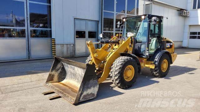 CAT 906M Naudoti ratiniai krautuvai
